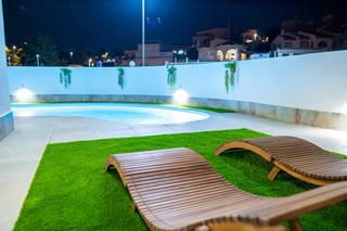 Xalet a Rojales. Villa independiente con piscina privada y sótano con apartamento