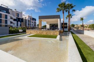 Casa en Rojales. Vivienda en planta baja, con jardín privado y piscina comunitari