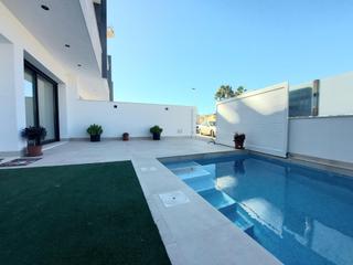 Casa adossada a Los Peñascos-El Salero-Los Imbernones. Vivienda adosada, 3 dormitorios 3 baños, con sótano y piscina