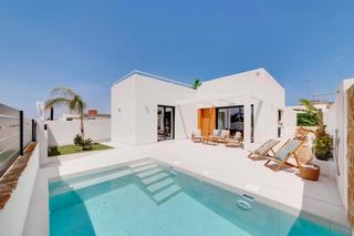 Chalet en Rojales. Villa independiente en ciudad quesada