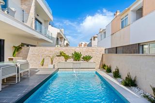 Chalet à Los Secanos. Villa con piscina privada en guardamar del segura