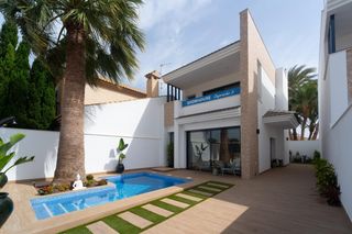 Chalet en San Pedro del Pinatar. Exquisita villa en san pedro del pinatar