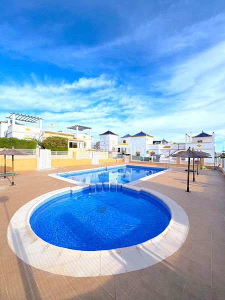 Foto 3a4960e8-982c-4d4e-a5af-6f750da3045c. Casa amb calefacció aparcament piscina a Los Balcones-Los Altos Torrevieja