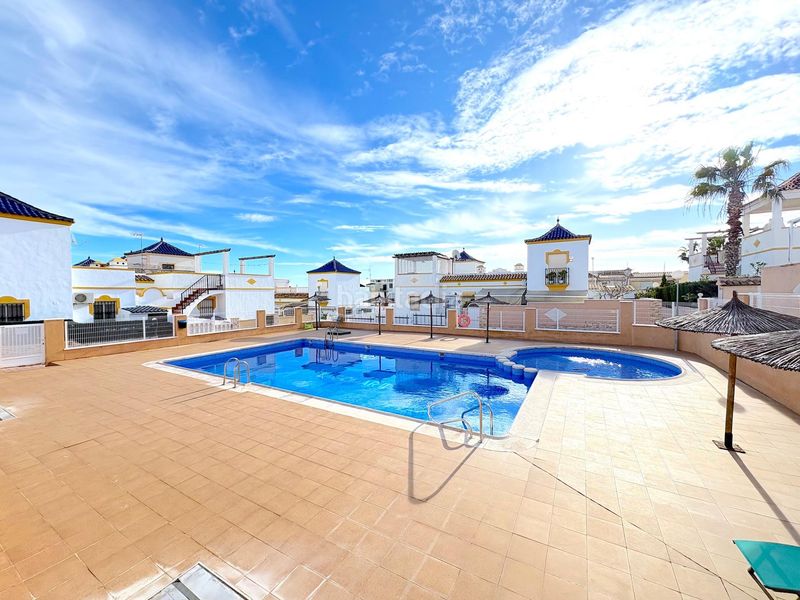 Foto e1894717-8305-4be2-b775-baab946a1823. Casa amb calefacció aparcament piscina a Los Balcones-Los Altos Torrevieja