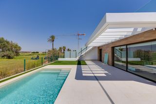 Chalet in Las Lomas de Rame-Bahía Bella. Impresionante villa en lomas del rame, los alcázares  695000
