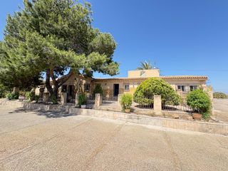 Chalet in Algorfa. Tu oasis mediterráneo en algorfa impresionante chalet con piscin