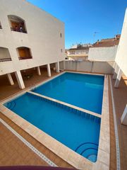 Apartament a San Fulgencio. Gran apartamento de 3 dormitorios, terraza y piscina comunitaria