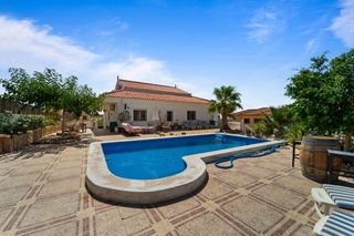 Xalet a San Fulgencio. Espectacular villa seminueva en san fulgencio, la marina  799.90