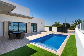 Xalet a Daya Nueva. Villa de 3 dormitorios en una sola planta, daya nueva