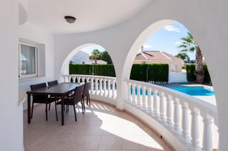 Chalet à Benijófar. Villa estilo mediterráneo en venta!