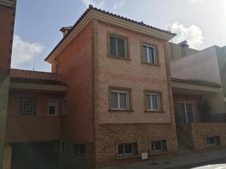 Casa a Almoradí. Espectacular vivienda de 435m y más de 200m entre terrazas y pat