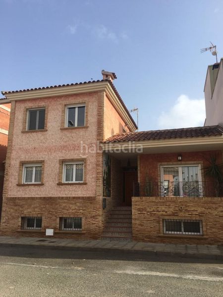 Foto f5ab9f64-16ca-4623-94fd-f9bd763db649. Casa amb aparcament a Almoradí