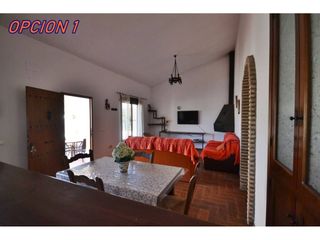 Bauernhof in Via hijuela de la mirla 1. Chalet en buen estado en parcela vallada de 275m2