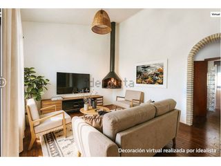 Country house in Via hijuela de la mirla 1. Chalet en buen estado en parcela vallada de 275m2