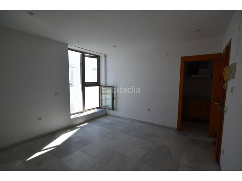 Foto 01210d0e-7da6-4b35-b25c-c0d89fec5e59. Piso en canarias 26 piso luminoso con trastero en zona tranquila en Conil de la Frontera
