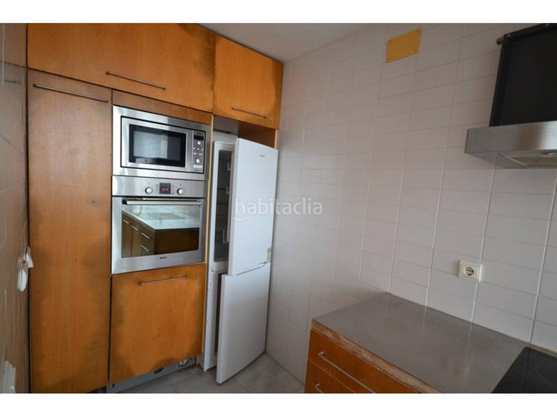 Foto 16c4723c-76a9-4a42-ae73-d957492c6a20. Piso en canarias 26 piso luminoso con trastero en zona tranquila en Conil de la Frontera