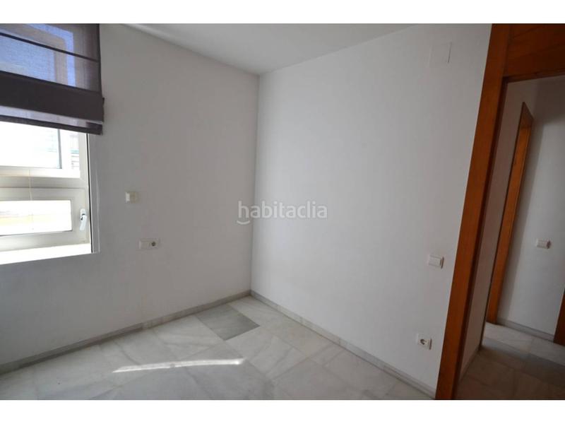 Foto 28669447-687d-46a6-93df-9342a9b8fc45. Piso en canarias 26 piso luminoso con trastero en zona tranquila en Conil de la Frontera