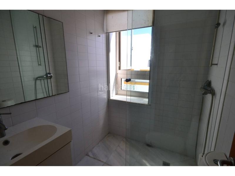 Foto 3b84e829-64d3-4f1b-8cb6-918279efa9db. Piso en canarias 26 piso luminoso con trastero en zona tranquila en Conil de la Frontera