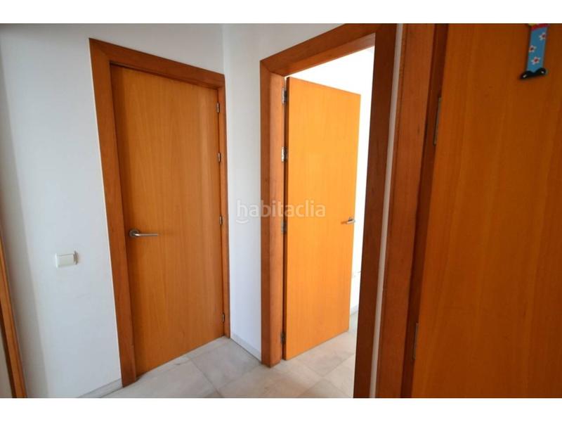Foto 465f22d4-871a-4db4-b8b2-8952341aff4b. Piso en canarias 26 piso luminoso con trastero en zona tranquila en Conil de la Frontera