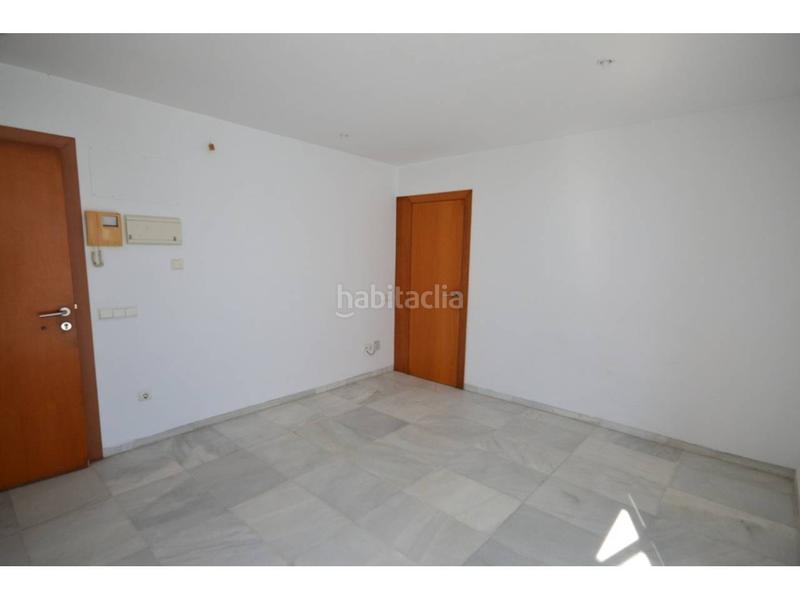 Foto 822c1731-56ac-42cf-9b74-b8c9c30a49bc. Piso en canarias 26 piso luminoso con trastero en zona tranquila en Conil de la Frontera