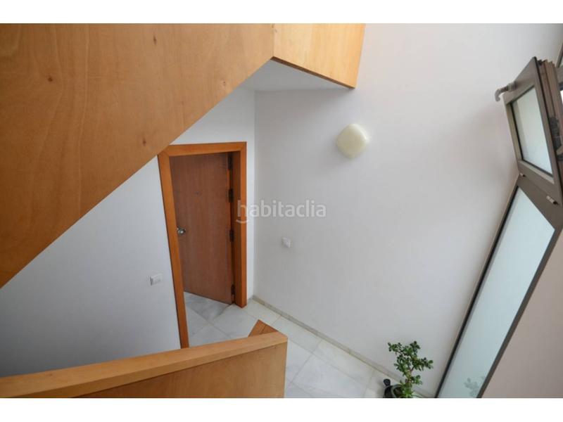 Foto e00dc4f6-7e88-42ca-b30d-69c245973a80. Piso en canarias 26 piso luminoso con trastero en zona tranquila en Conil de la Frontera