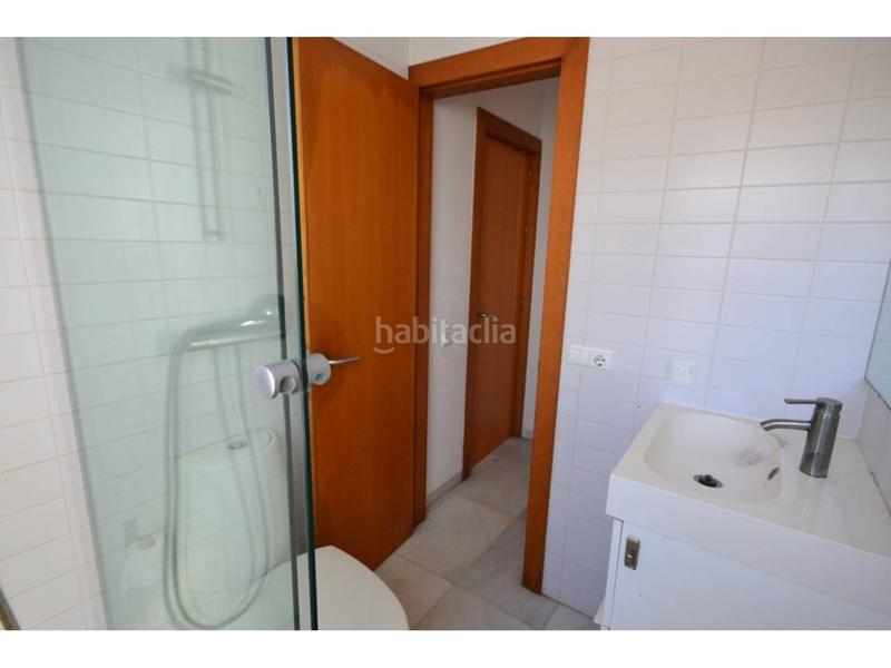 Foto e2ef0e69-3cb1-4f95-9041-2c6ee9f459f8. Piso en canarias 26 piso luminoso con trastero en zona tranquila en Conil de la Frontera