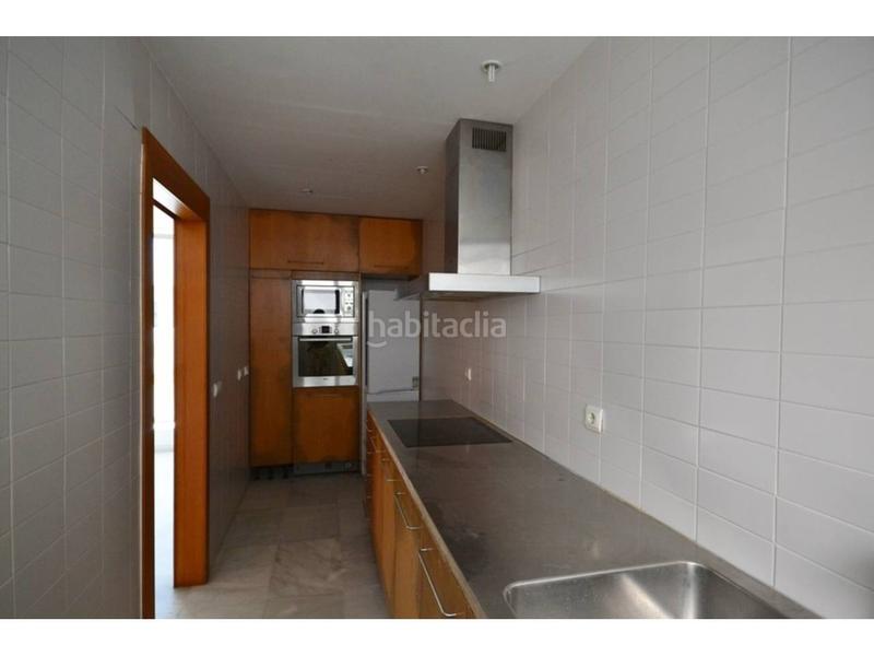 Foto e99f017d-8dc0-479e-8080-46238df3e5cb. Piso en canarias 26 piso luminoso con trastero en zona tranquila en Conil de la Frontera