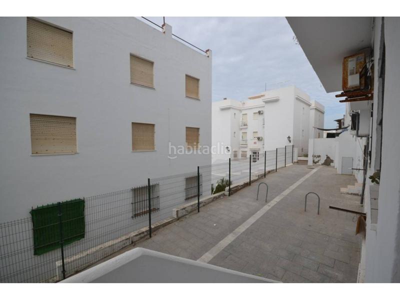 Foto d6eec80f-04e3-4050-b6ce-193a41fe45a8. Piso en puente de cádiz 1 piso amplio y cómodo en calle cádiz en Conil de la Frontera