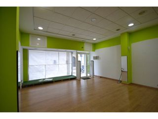 Miete Geschäftsraum in Calle venenciadores 1. Alquiler amplio local comercial en zona la bodega