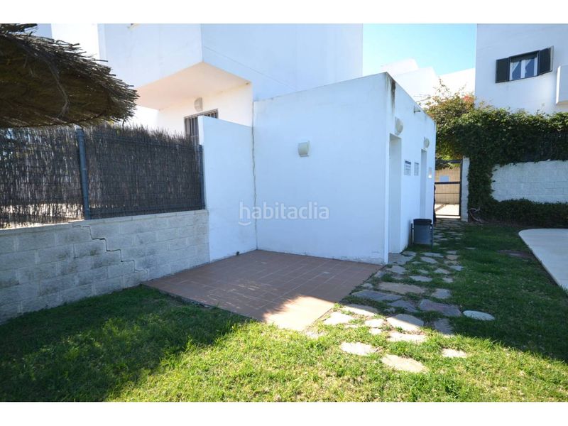 Foto 4e4d3188-5b9c-42b4-ba42-e8cc355a5cb8. Casa a avenida cañada honda 2 a Conil Conil de la Frontera