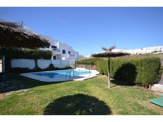 Casa a Avenida cañada honda 2. Casa unifamiliar en venta en conil de la frontera
