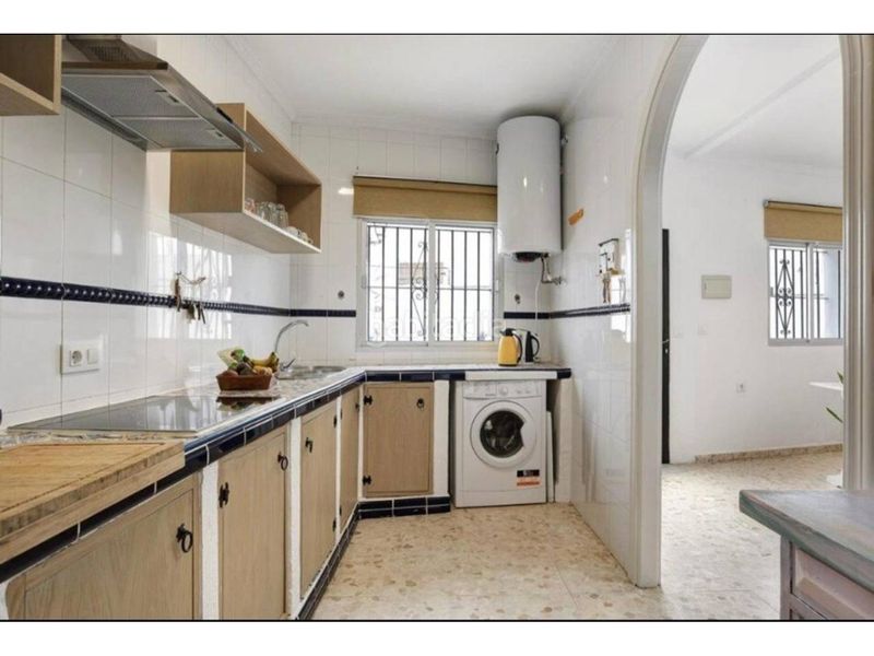 Foto 0e7dde42-e3d5-4e3c-9325-4c8f51e1452e. Casa a calle lenguado 1 a Conil Conil de la Frontera