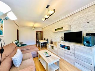 Etagenwohnung  Calle pintor hernandez homedes. Luminoso piso junto a las salinas, con terraza y ascensor nuevo