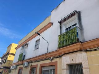 Pis  Calle de la virgen de los milagros. Piso zona la soledad