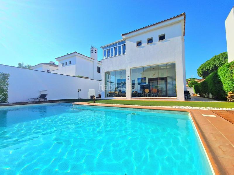 Foto 7d680ef0-ff0a-4d18-8197-81210fc0d03f. Chalet un chalet único en chiclana estilo, comodidad y ubicación inmejorable en Chiclana de la Frontera