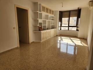 Pis  Calle colegio naval sacramento. Piso con tres dormitorios y dos baños en pleno centro