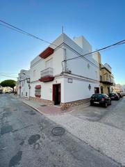 Casa  Aguila. Amplia casa con garaje y azoteas transitables en la zona de mayo