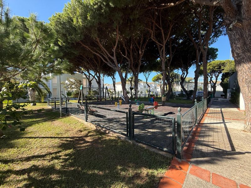 Foto 27f589b8-c8c0-4a22-84f6-3b1b7322d6b0. Apartament amb piscina a La Barrosa Chiclana de la Frontera