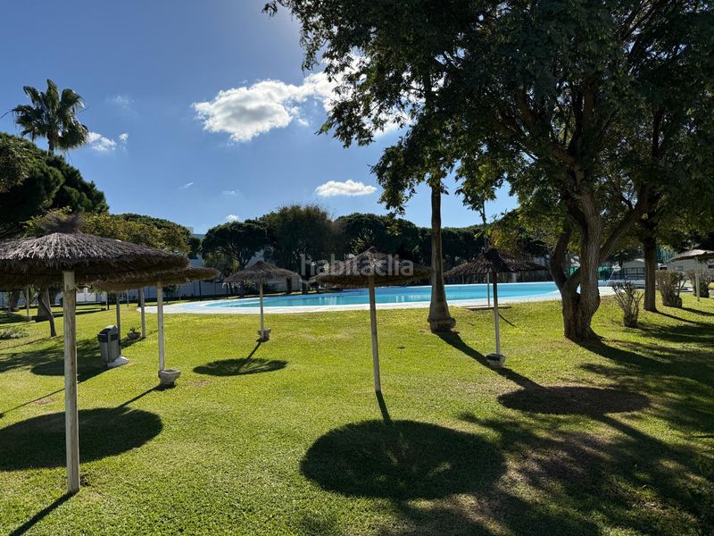 Foto 81e619e3-2e6b-4bd3-a715-5360f70d7736. Apartament amb piscina a La Barrosa Chiclana de la Frontera