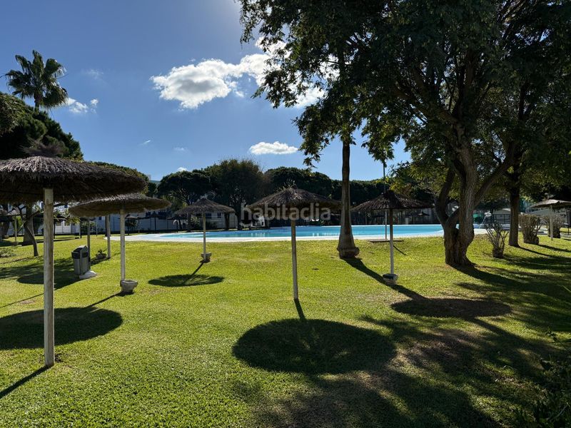 Foto f90ccbf8-1d42-4d77-a344-4f3a400f10df. Apartament amb piscina a La Barrosa Chiclana de la Frontera