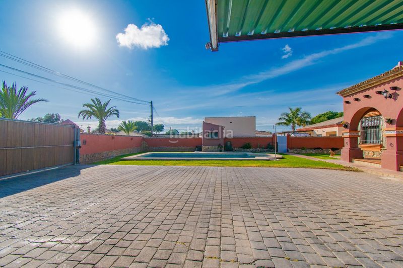 Foto e4abf4fe-f76d-4e31-946c-12cebbefb008. Xalet amb aparcament a Las Lagunas - Campano Chiclana de la Frontera