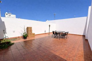 Pis  Calle ancha. Venta de piso con gran patio en calle ancha