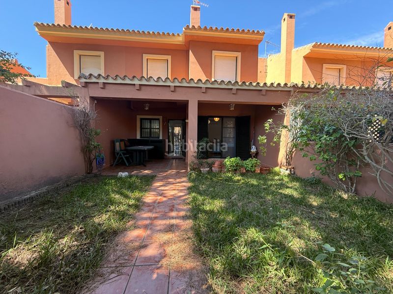 Foto bc4fdafc-9735-4c65-964a-a01b9ea8f7e7. Casa adossada amb piscina a Sancti Pietri Chiclana de la Frontera