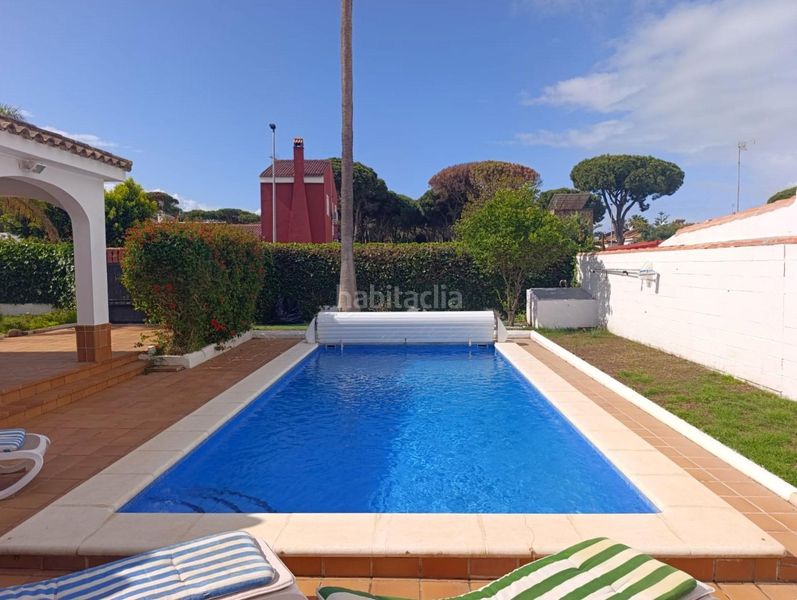 Foto 152eeb4c-d6ec-4d6b-bab9-a21f7ac94684. Xalet amb aparcament piscina a Los Gallos Chiclana de la Frontera