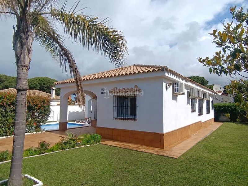 Foto c96a5465-0895-43e8-966e-b20ea6ffbbb0. Xalet amb aparcament piscina a Los Gallos Chiclana de la Frontera