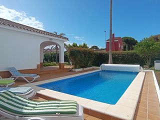 Xalet  Calle tabaco. Chalet independiente reformado con piscina en la barrosa