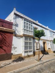House  Calle gonzalez hontoria. Casa de dos plantas en el centro con multiples posibilidades
