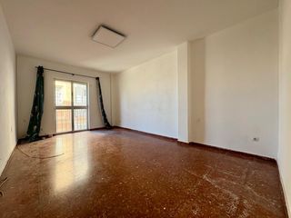 Flat  Calle calle san francisco javier. Piso para reformar junto al mercado de abastos de c�diz