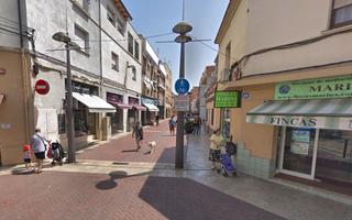 Business premise  Carrer de sant pere. Local en el centro illa peatonal de gava