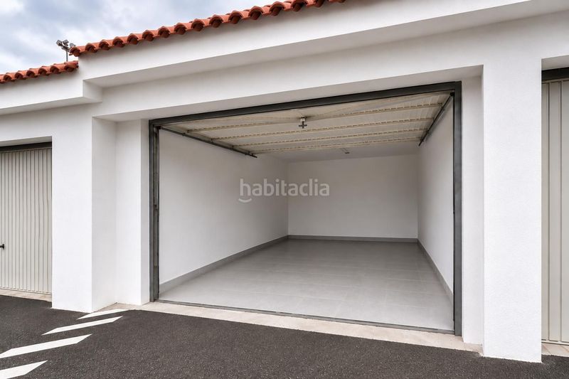 Foto 01d41d0f-dfb1-4b31-a3e0-83eb4d31cb18. Aparcament cotxe a Playa Fañabé Alto Adeje